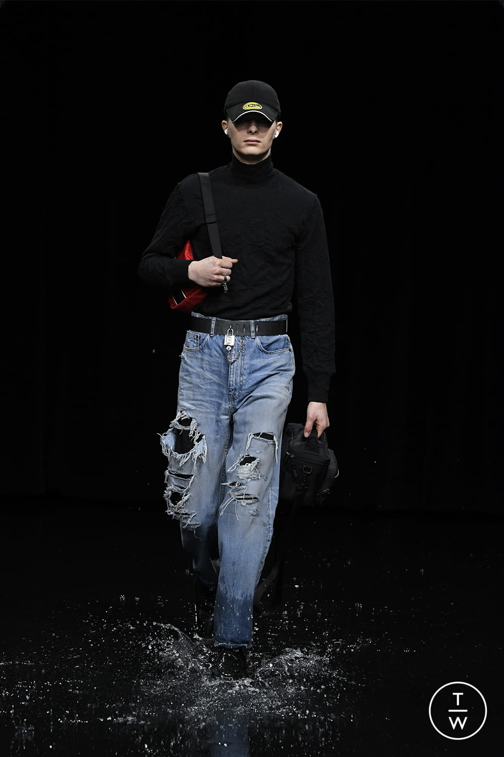 Fashion Week Paris Fall/Winter 2020 look 72 from the Balenciaga collection womenswear