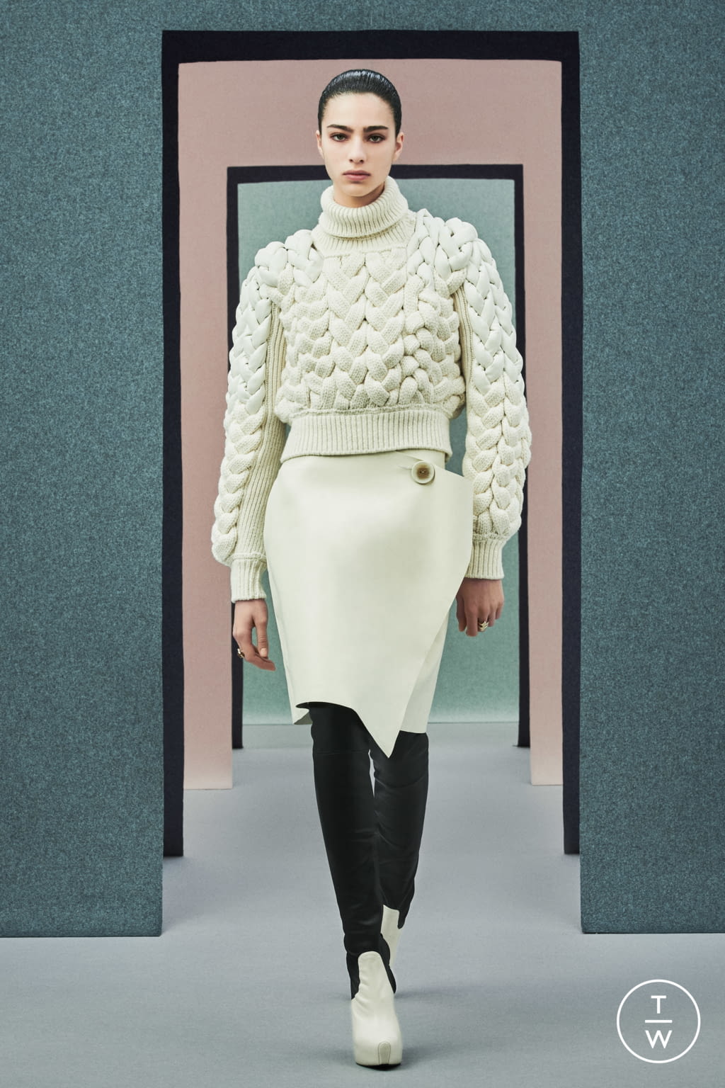 Fashion Week Milan Fall/Winter 2021 look 1 from the Ports 1961 collection womenswear
