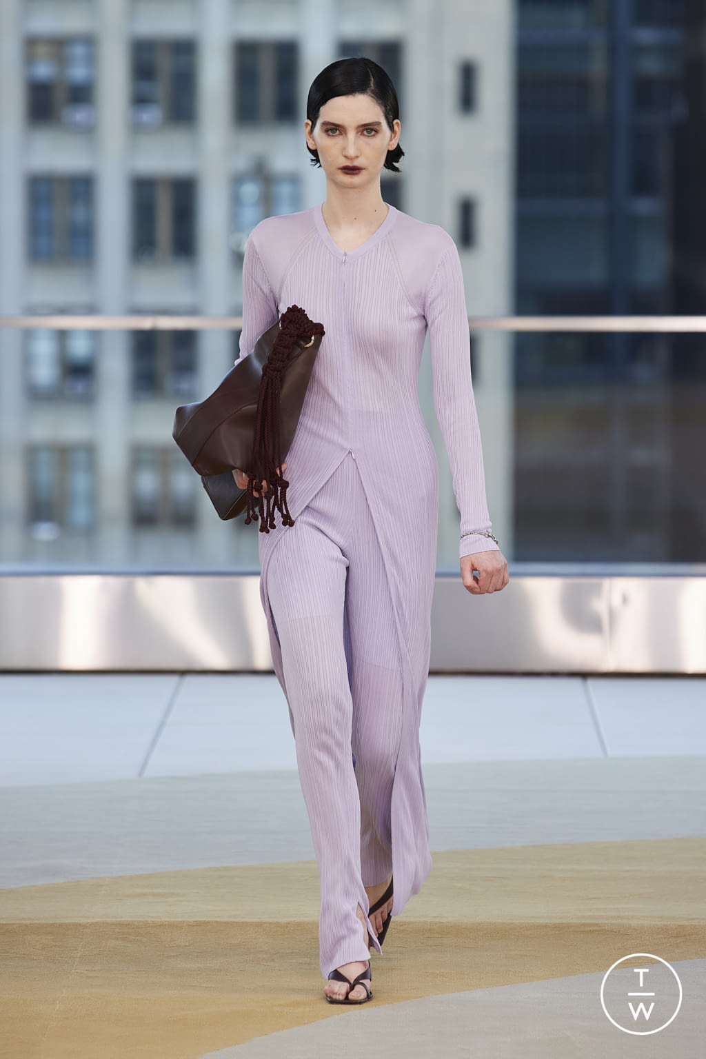 Fashion Week New York Spring/Summer 2022 look 1 from the Jonathan Simkhai collection 女装