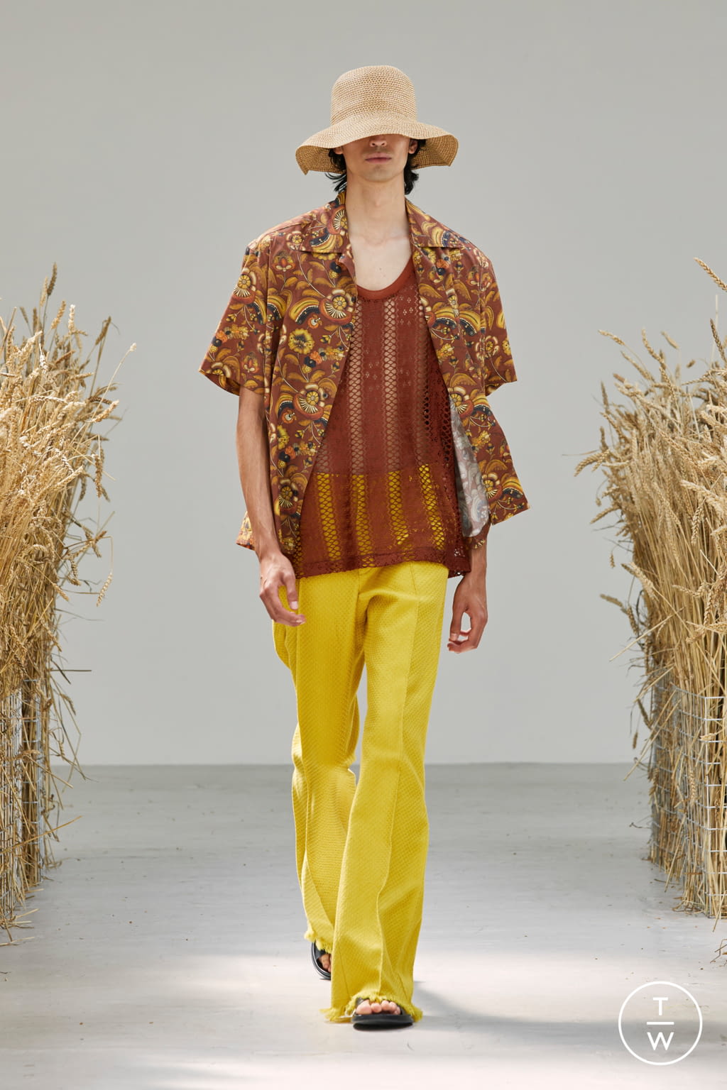 Fashion Week Paris Spring/Summer 2021 look 11 from the CMMN SWDN collection menswear