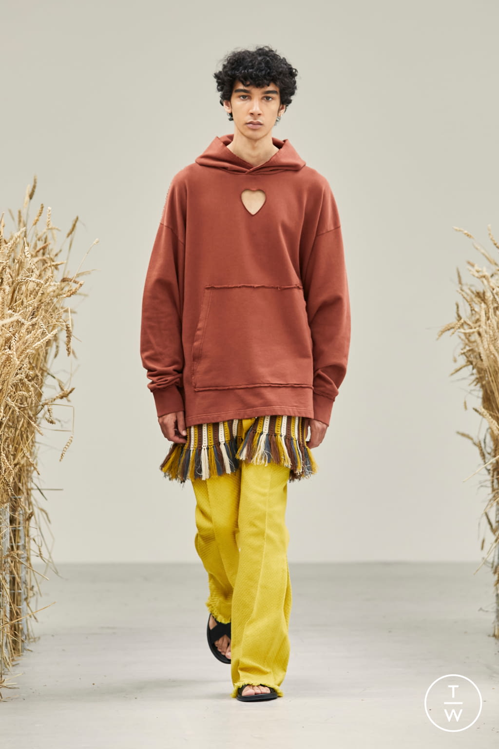 Fashion Week Paris Spring/Summer 2021 look 14 from the CMMN SWDN collection 男装