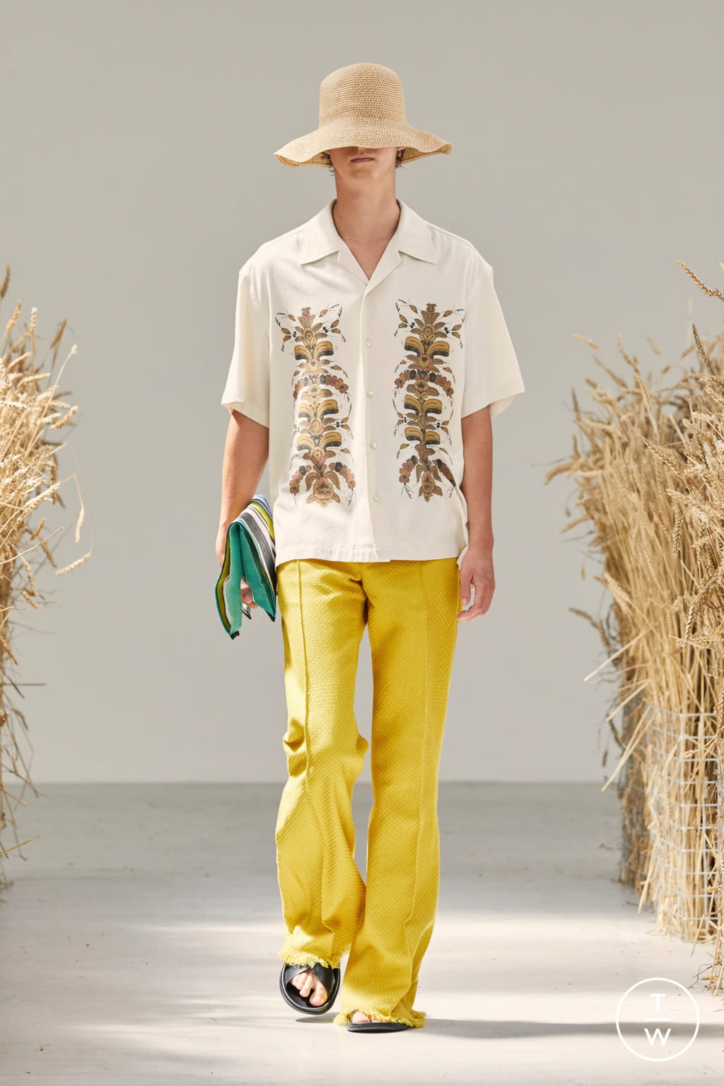 Fashion Week Paris Spring/Summer 2021 look 16 from the CMMN SWDN collection menswear