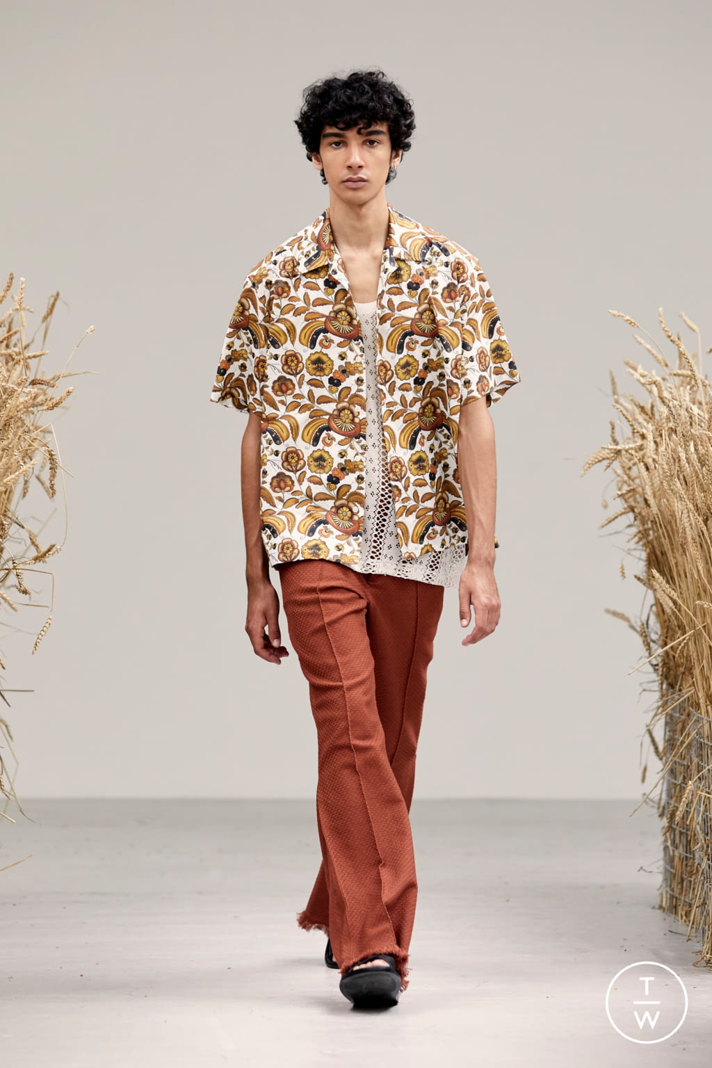 Fashion Week Paris Spring/Summer 2021 look 17 from the CMMN SWDN collection menswear