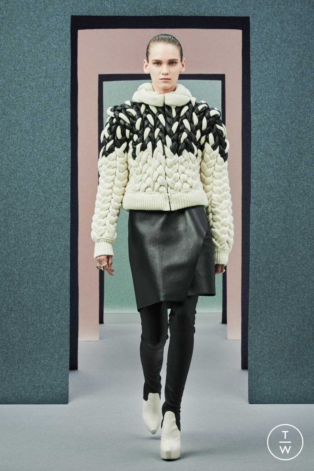 Fashion Week Milan Fall/Winter 2021 look 2 de la collection Ports 1961 womenswear