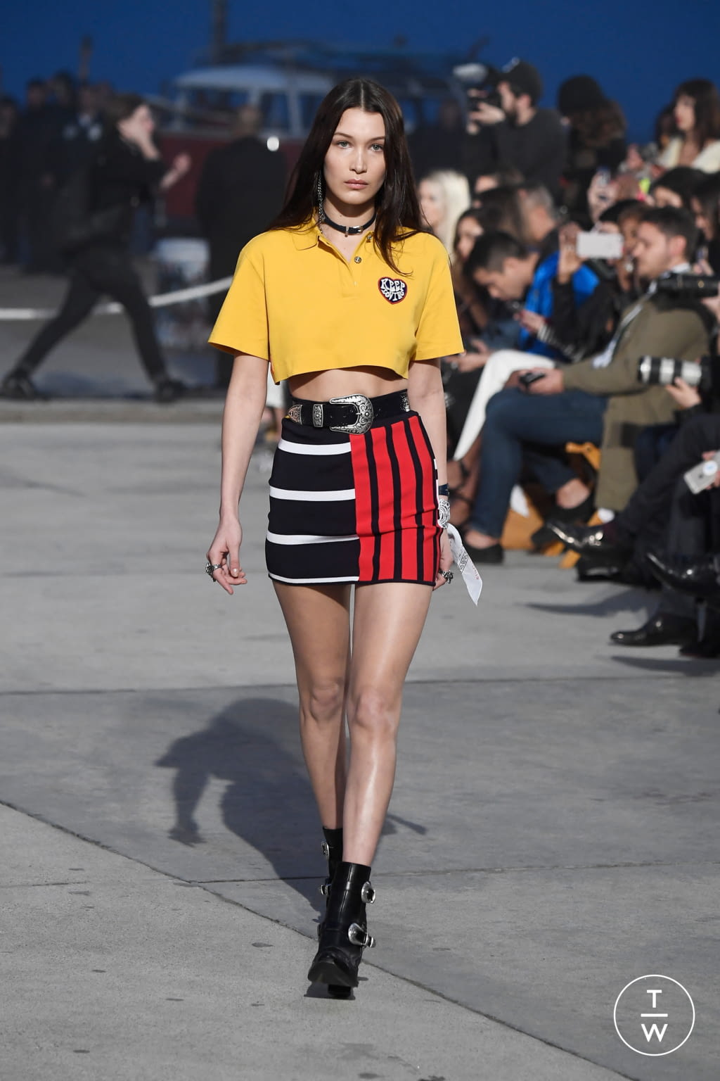 Fashion Week New York Spring/Summer 2017 look 2 from the Tommy Hilfiger collection 女装
