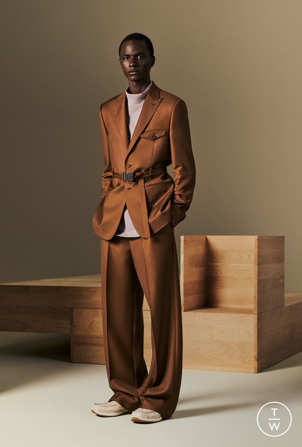 Fashion Week Paris Resort 2022 look 2 from the Dior Men collection 男装