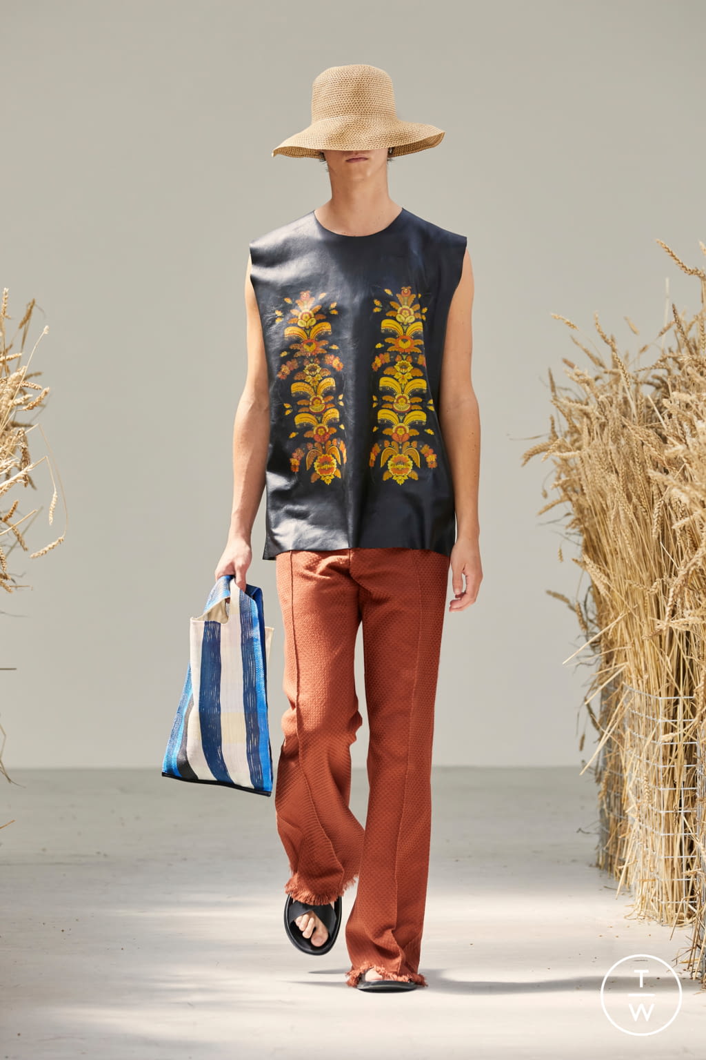 Fashion Week Paris Spring/Summer 2021 look 21 from the CMMN SWDN collection menswear