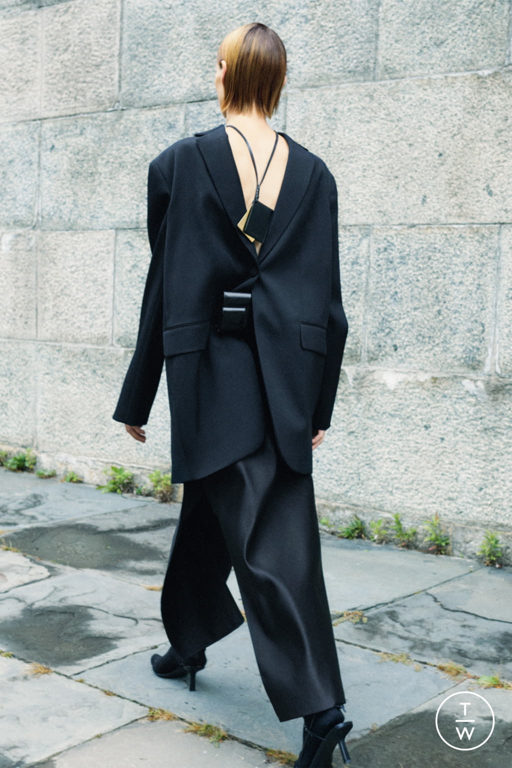Fashion Week New York Pre-Fall 2022 look 1 from the The Row collection womenswear