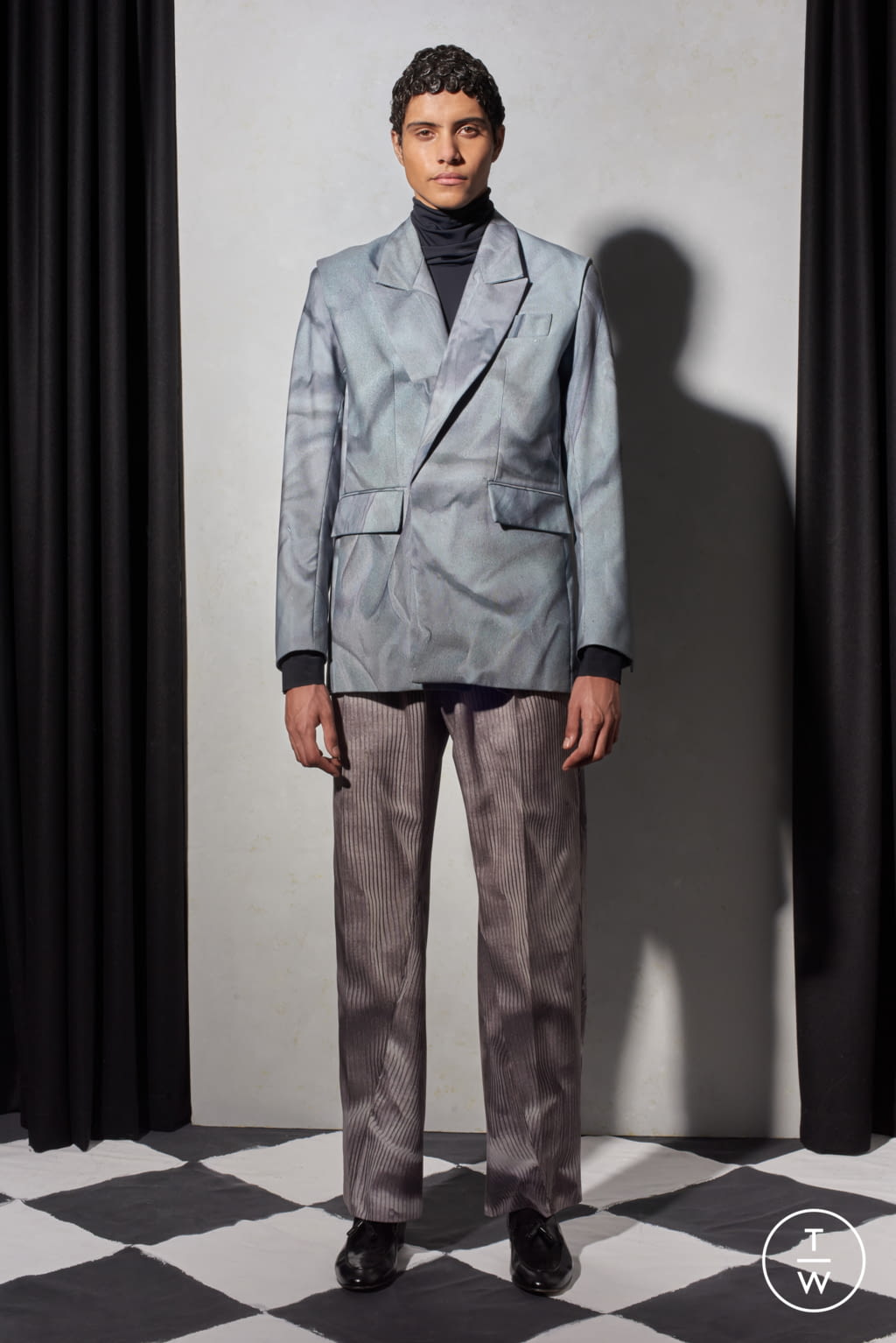 Fashion Week London Fall/Winter 2021 look 1 from the Bianca Saunders collection 男装