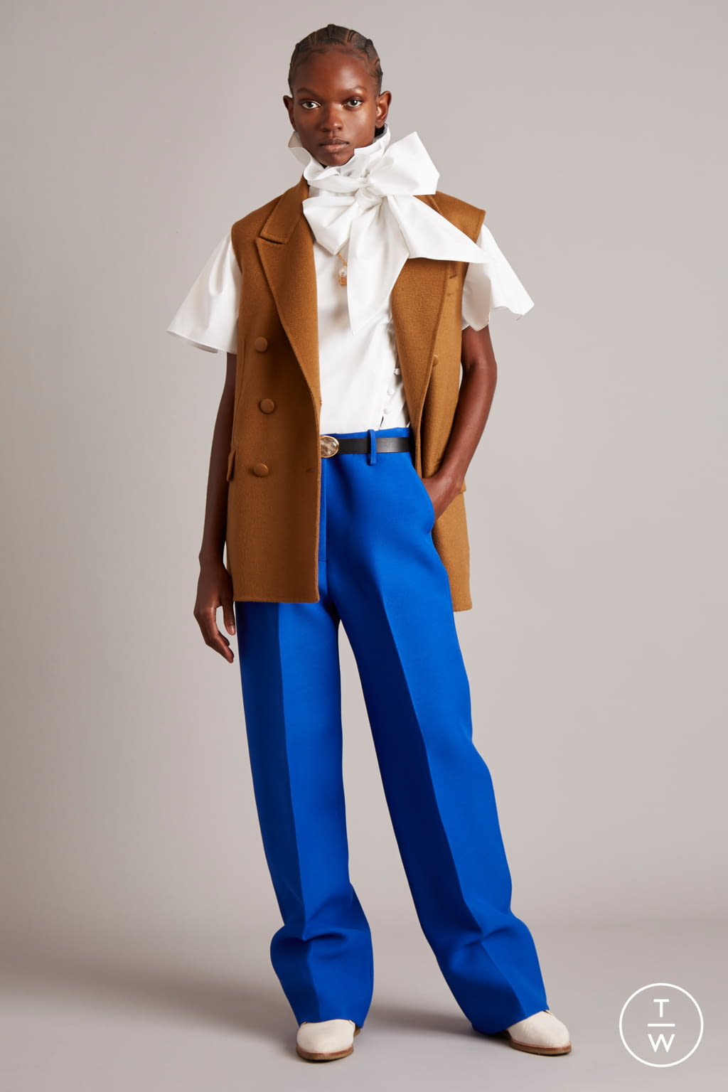 Fashion Week New York Fall/Winter 2021 look 1 de la collection Adam Lippes womenswear