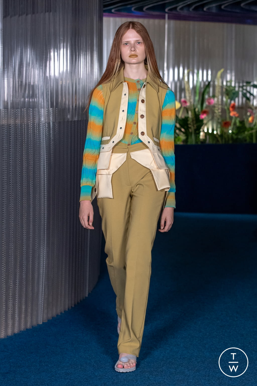 Fashion Week London Spring/Summer 2022 look 1 de la collection Kiko Kostadinov womenswear