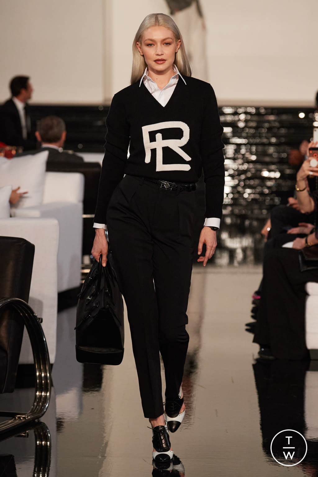 Fashion Week New York Fall/Winter 2022 look 1 de la collection Ralph Lauren womenswear