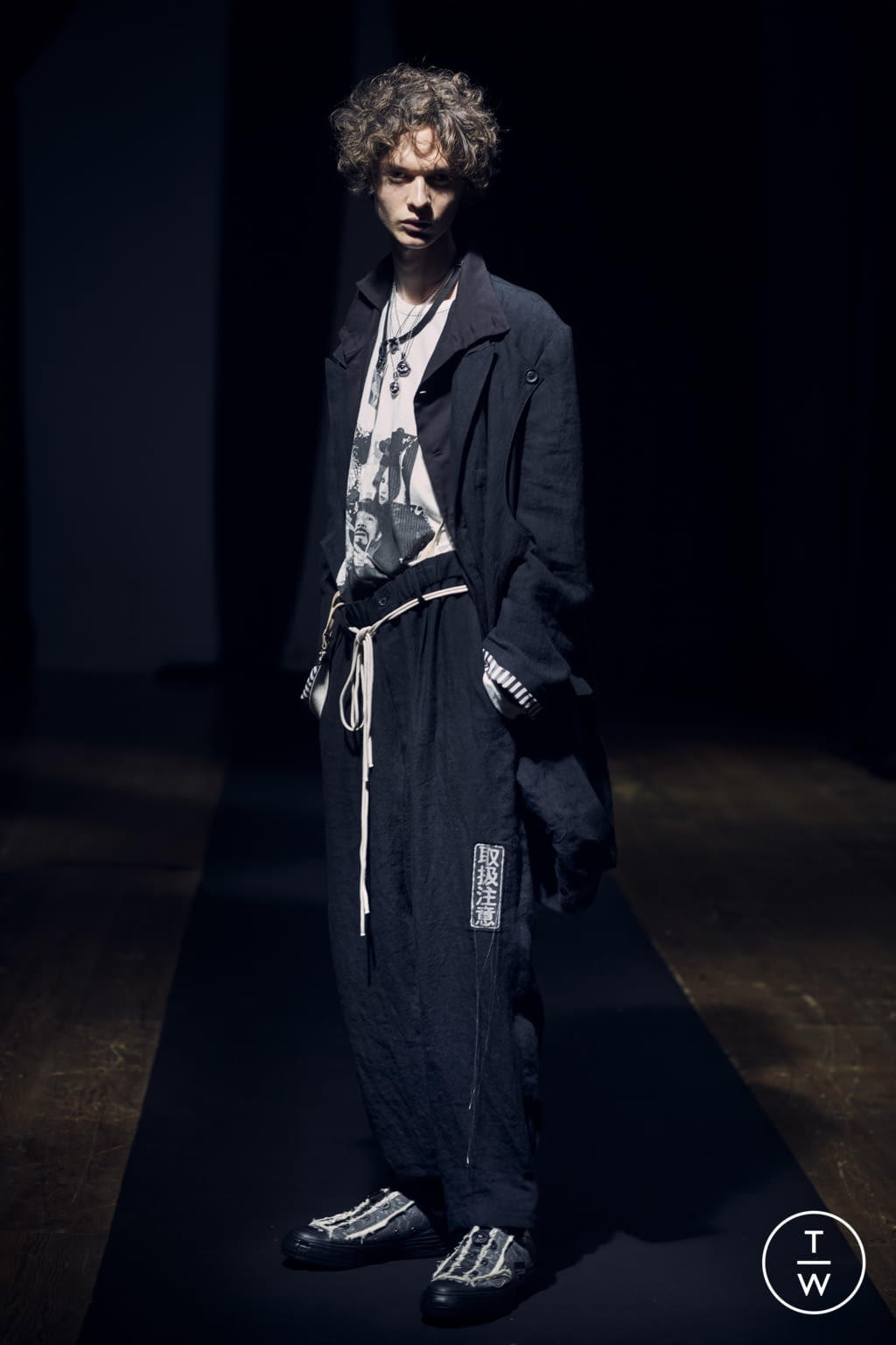 Fashion Week Paris Spring/Summer 2021 look 1 from the Yohji Yamamoto collection menswear