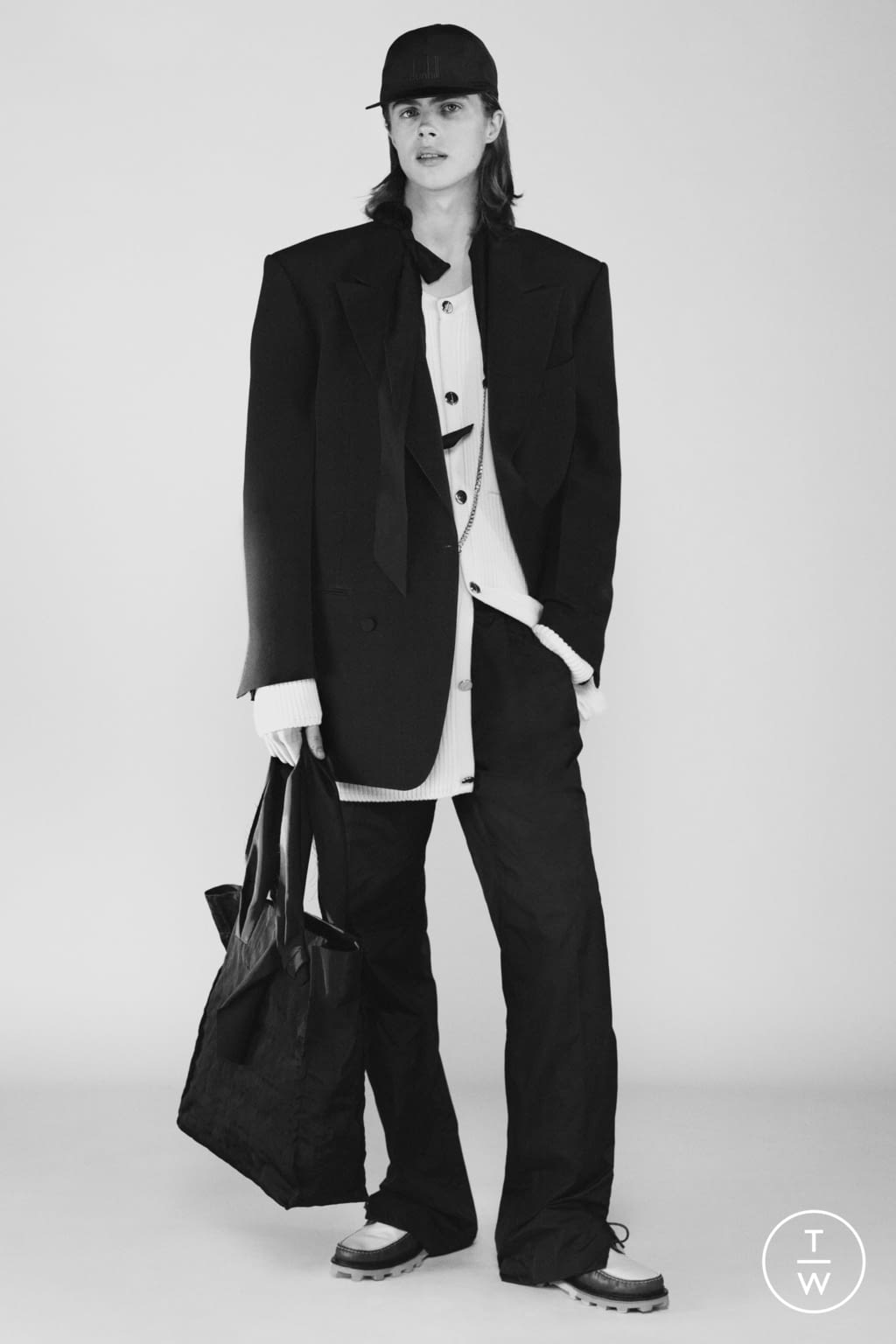Fashion Week Paris Spring/Summer 2022 look 10 from the Dunhill collection 男装