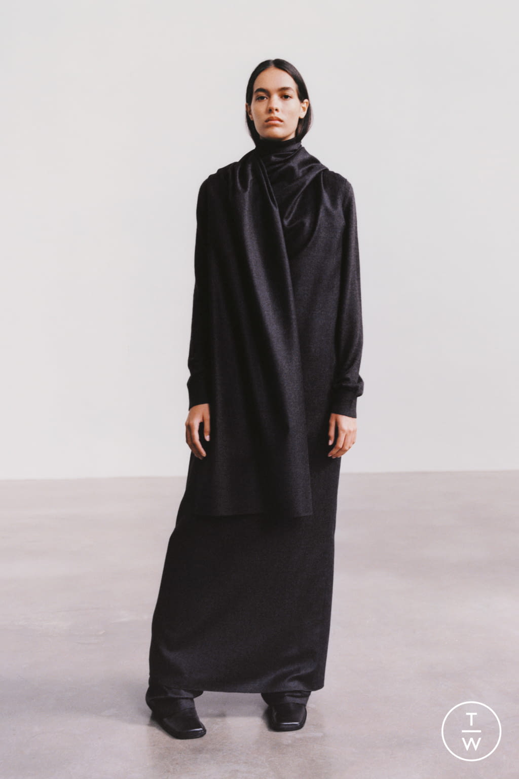 Fashion Week New York Fall/Winter 2021 look 10 from the The Row collection womenswear