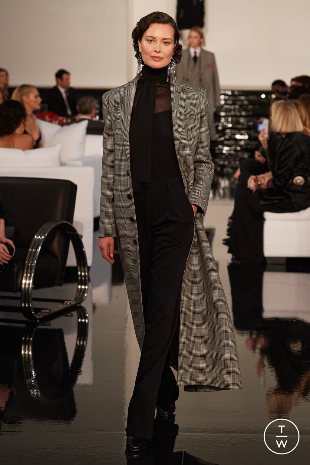 Fashion Week New York Fall/Winter 2022 look 10 from the Ralph Lauren collection womenswear