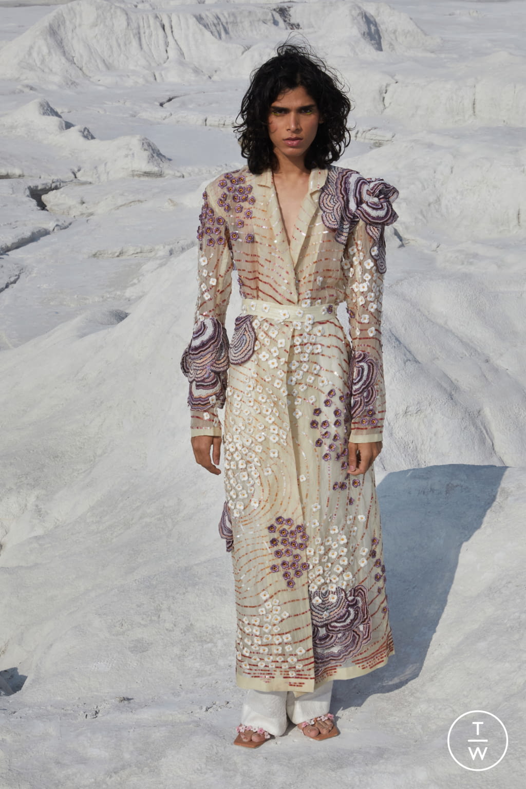Fashion Week Paris Spring/Summer 2021 look 11 from the Rahul Mishra collection couture