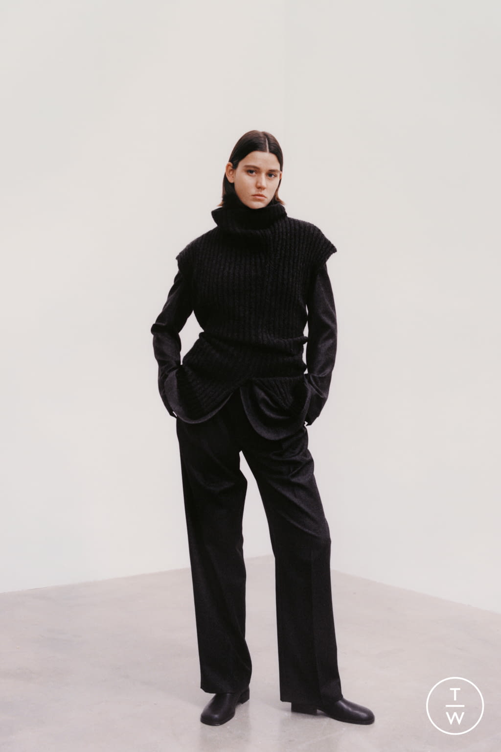 Fashion Week New York Fall/Winter 2021 look 11 from the The Row collection womenswear