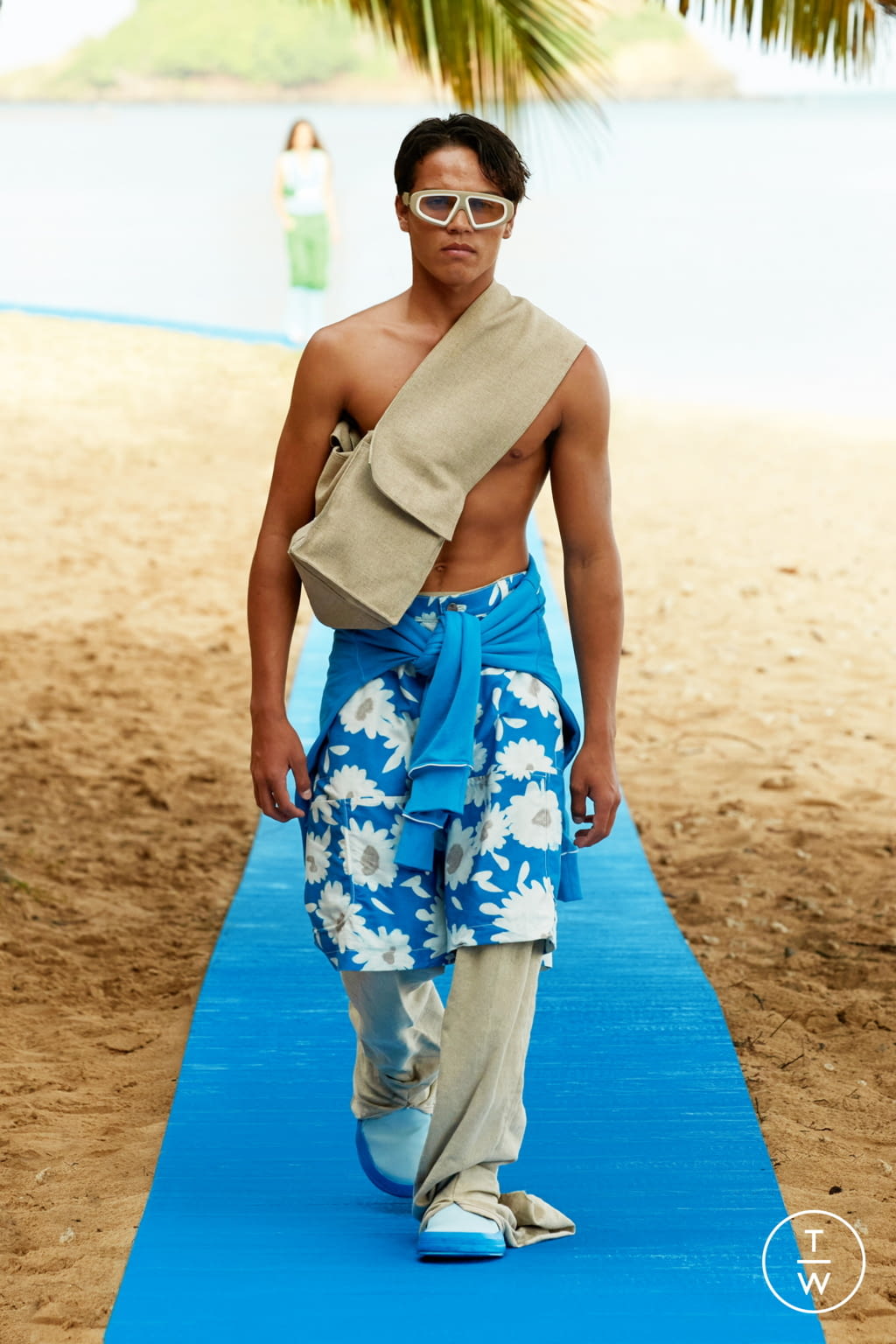 Fashion Week Paris Spring/Summer 2022 look 11 from the Jacquemus collection 女装
