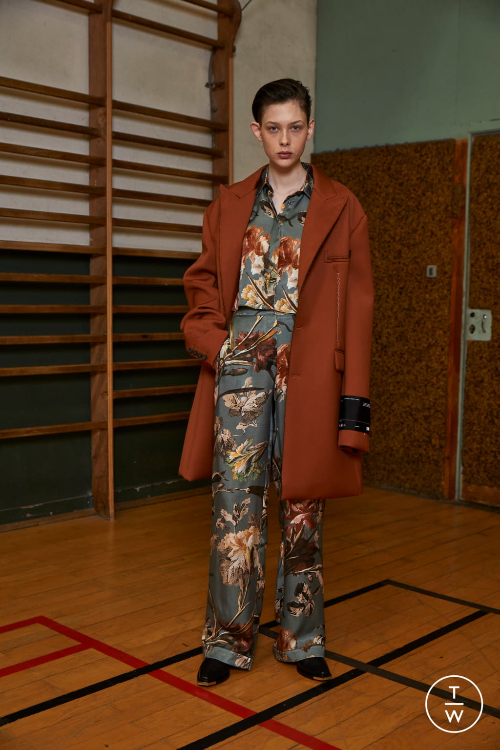 Fashion Week Paris Pre-Fall 2019 look 11 from the Off-White collection 女装