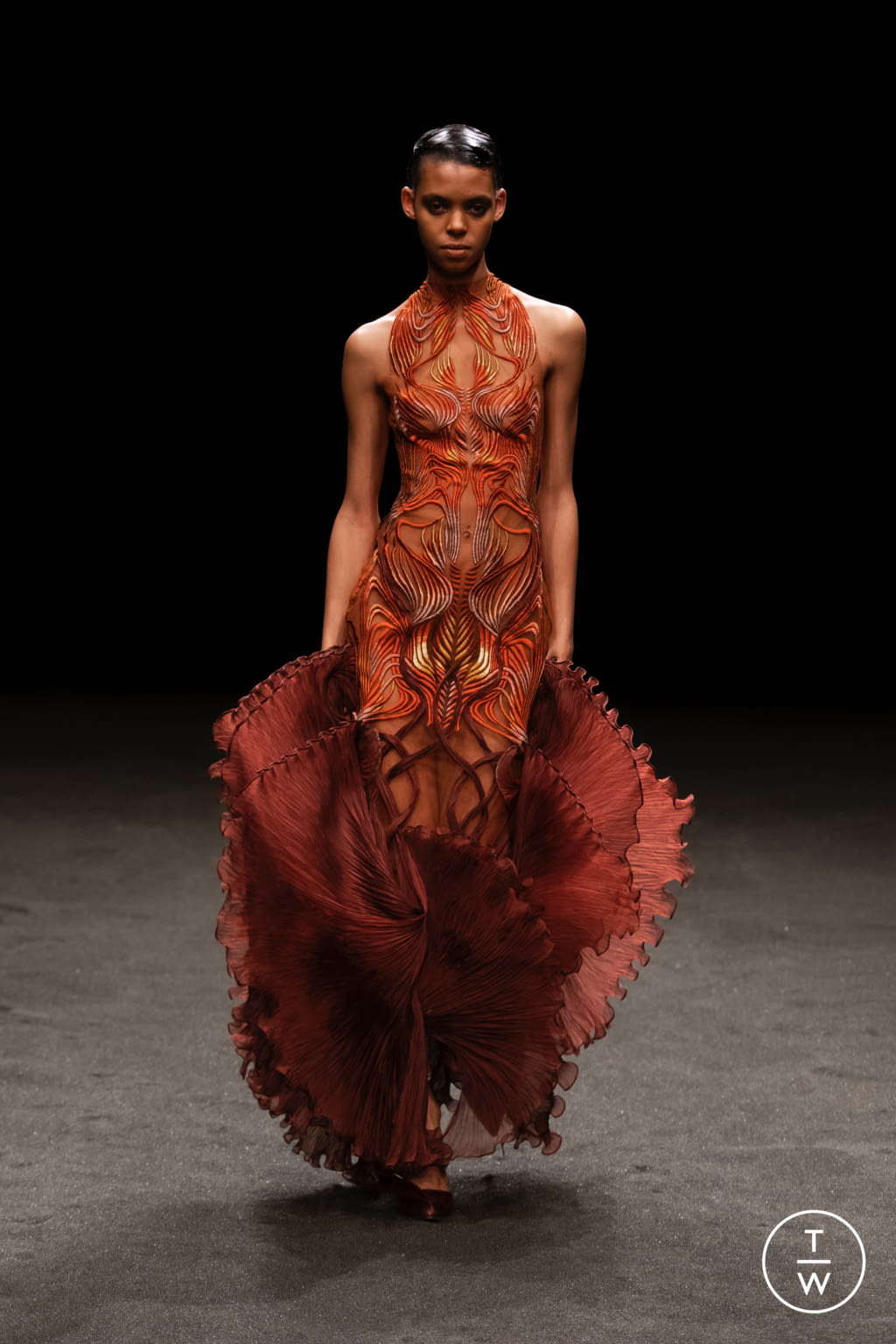 Fashion Week Paris Spring/Summer 2021 look 11 from the Iris Van Herpen collection couture