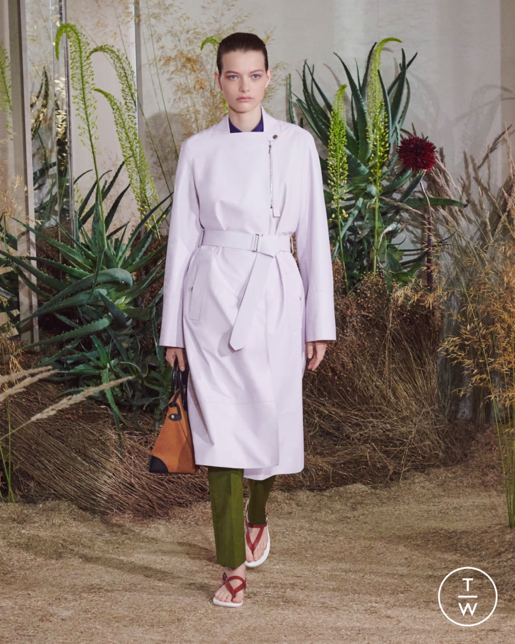 Fashion Week Paris Resort 2019 look 12 from the Hermès collection 女装