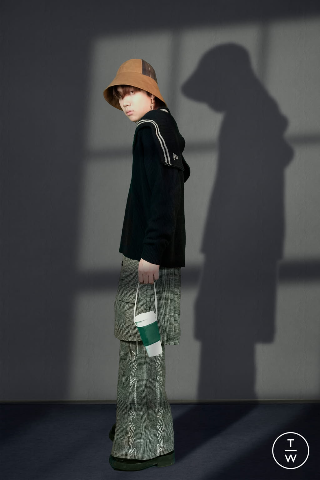 Fashion Week London Fall/Winter 2021 look 24 from the 8IGB community clothing collection 男装