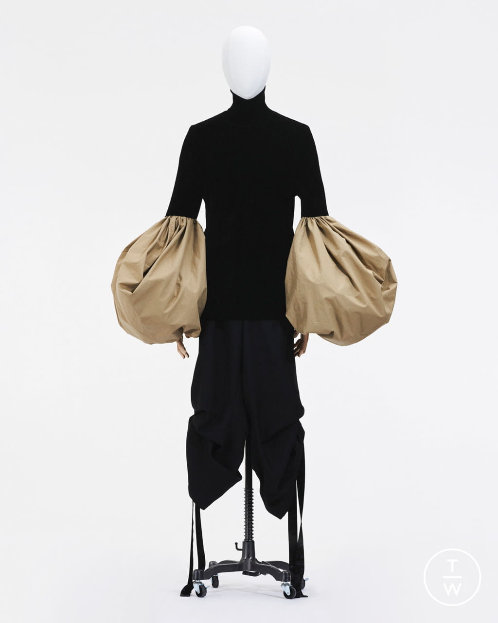 Fashion Week Paris Spring/Summer 2021 look 13 from the Loewe collection menswear