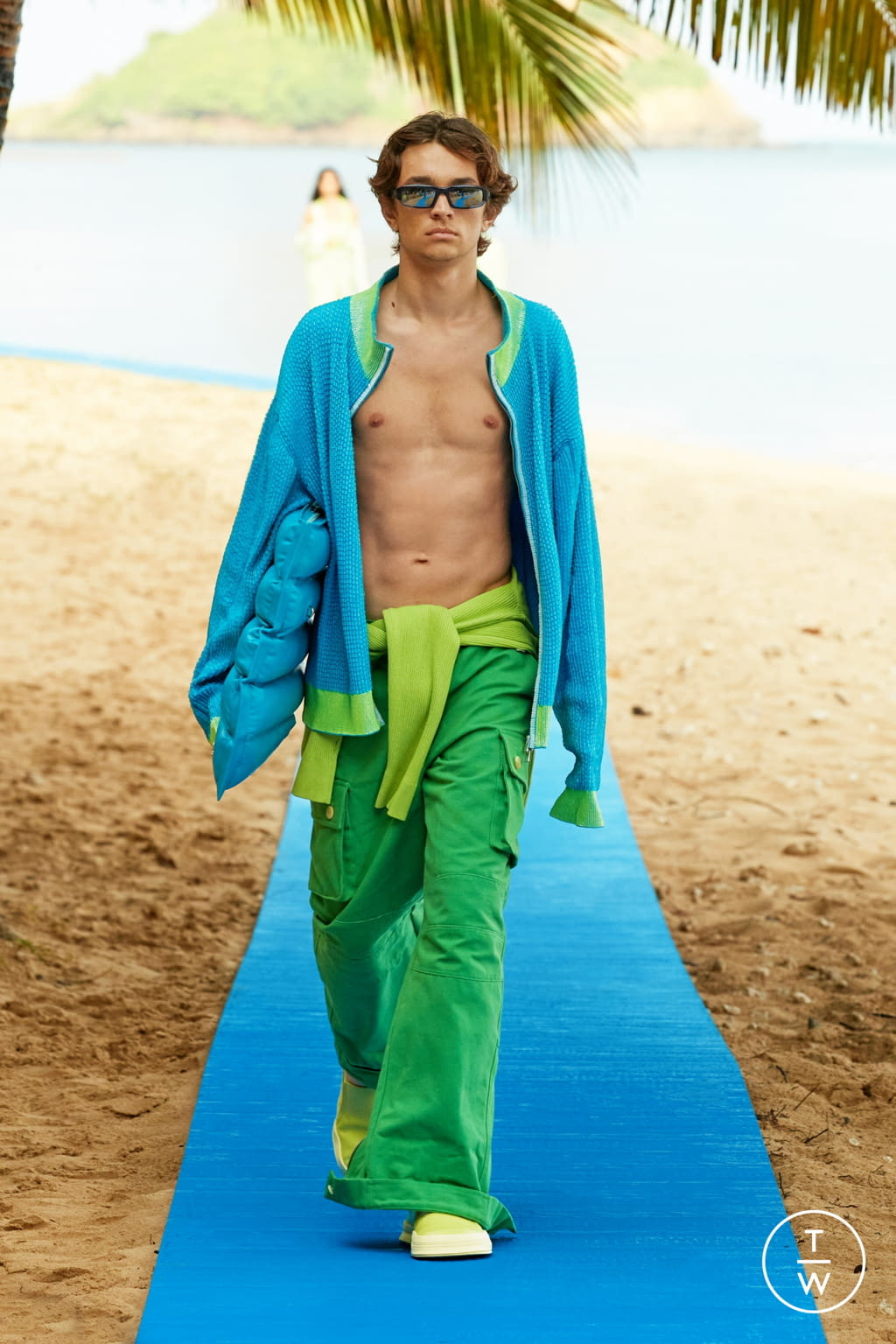 Fashion Week Paris Spring/Summer 2022 look 14 from the Jacquemus collection 女装