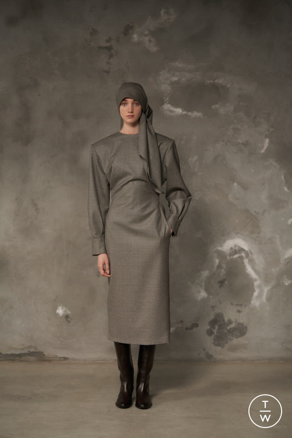 Fashion Week Milan Fall/Winter 2021 look 14 from the Calcaterra collection womenswear