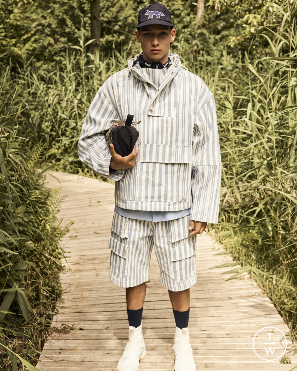 Fashion Week Paris Spring/Summer 2022 look 15 from the Maison Kitsuné collection 女装