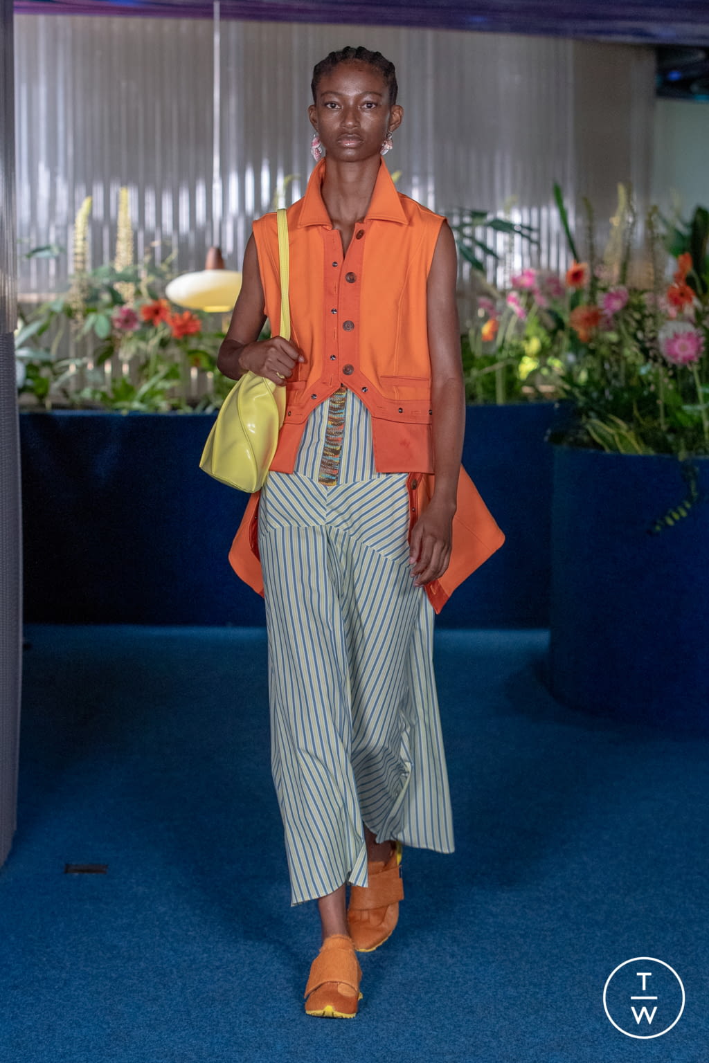 Fashion Week London Spring/Summer 2022 look 16 from the Kiko Kostadinov collection womenswear