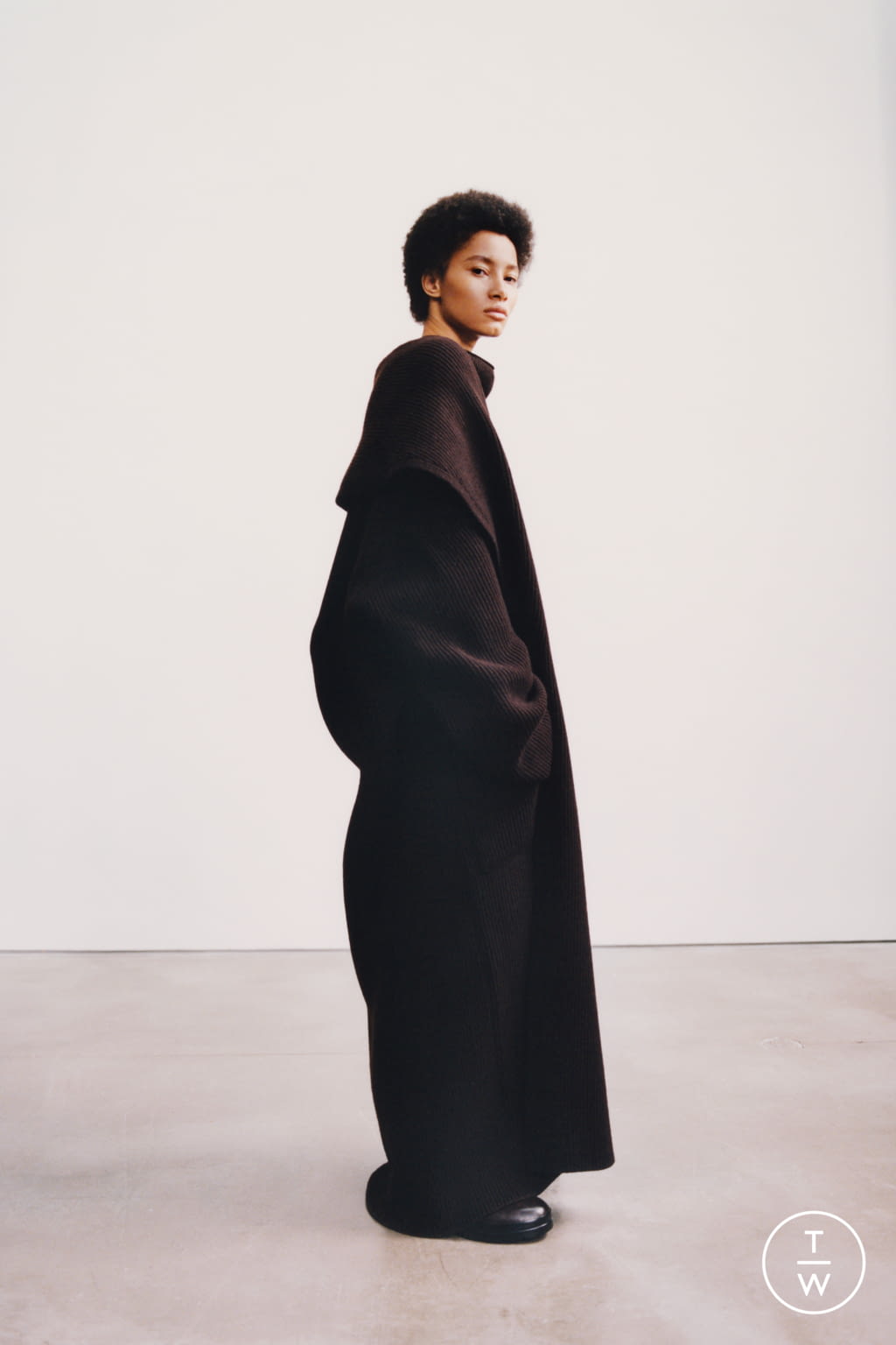 Fashion Week New York Fall/Winter 2021 look 16 de la collection The Row womenswear