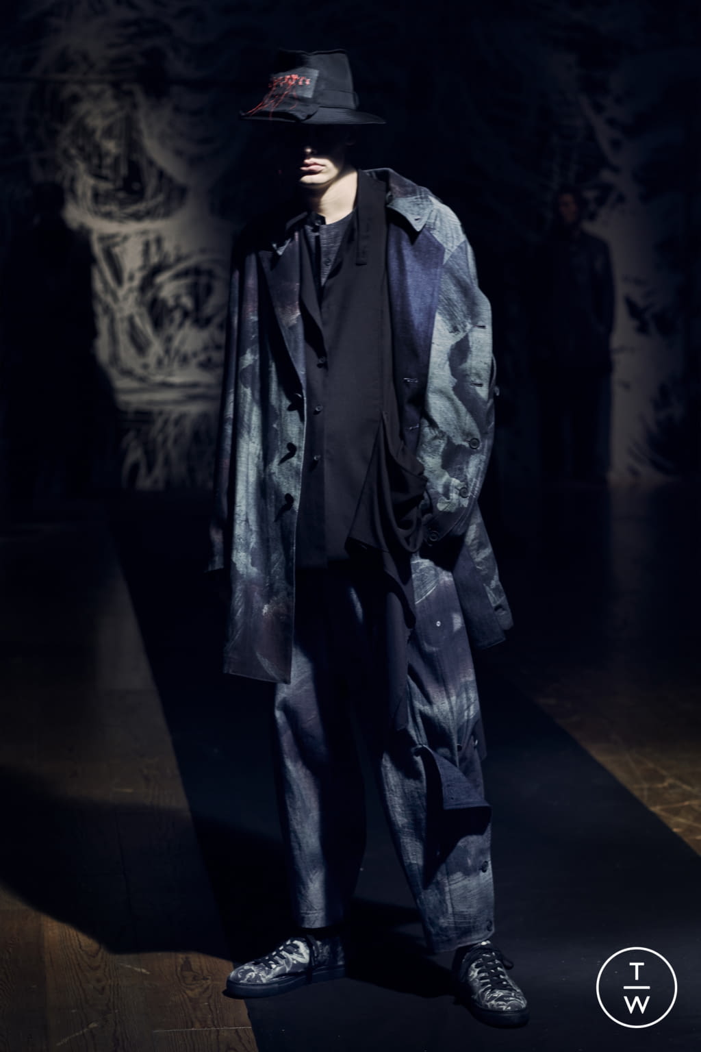 Fashion Week Paris Spring/Summer 2021 look 16 from the Yohji Yamamoto collection menswear