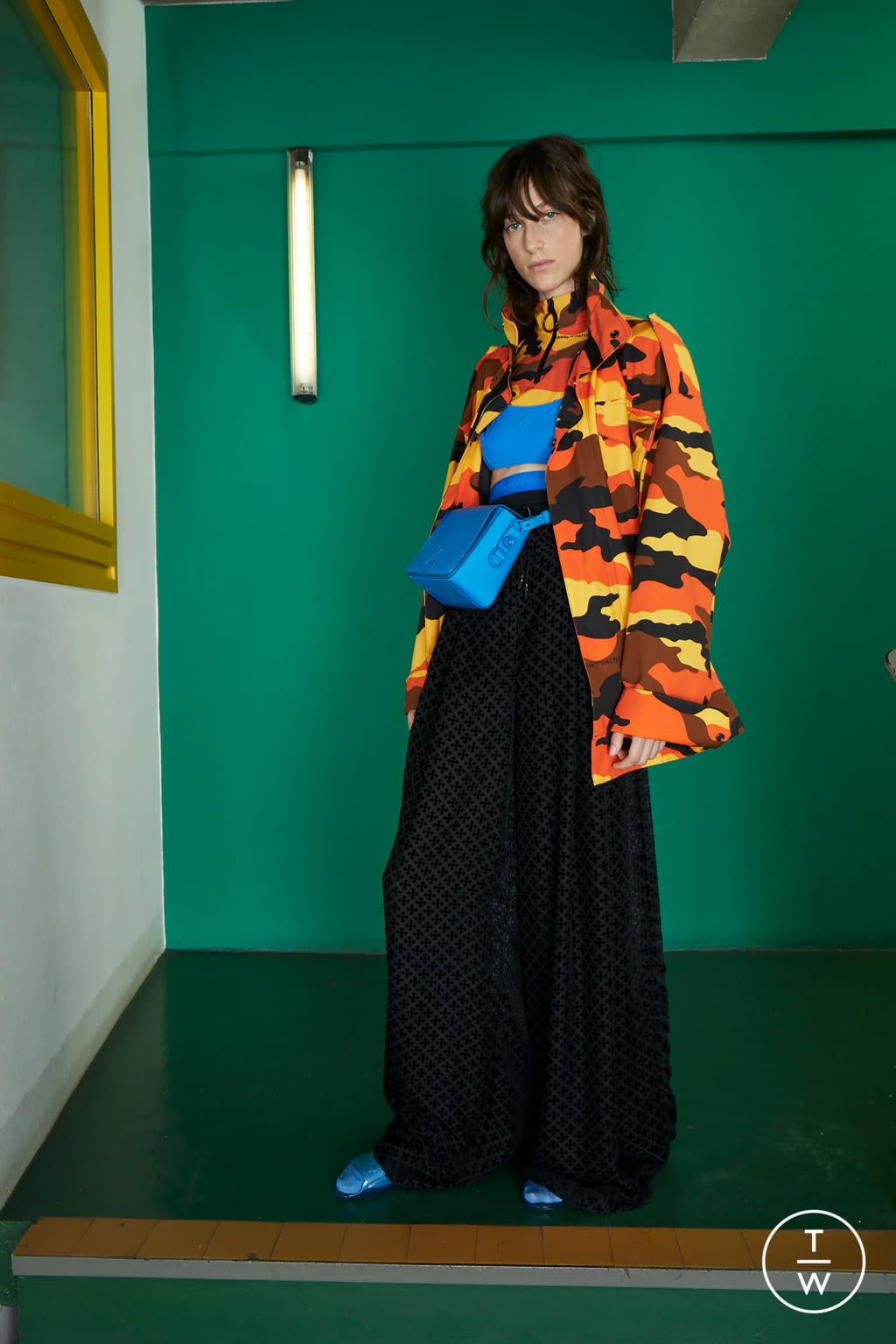 Fashion Week Paris Resort 2019 look 17 from the Off-White collection 女装