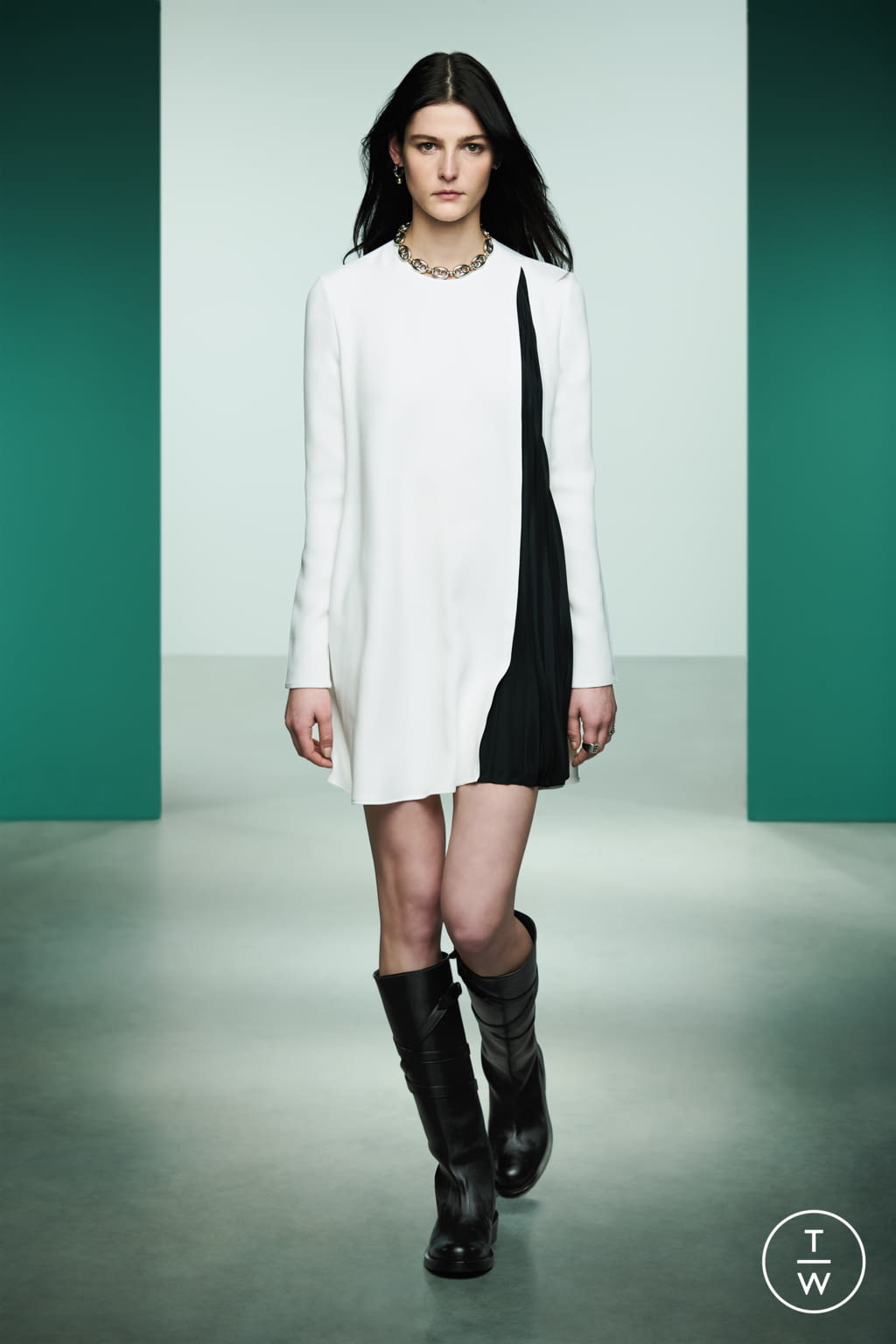 Fashion Week Milan Pre-Fall 2022 look 17 from the Ports 1961 collection womenswear