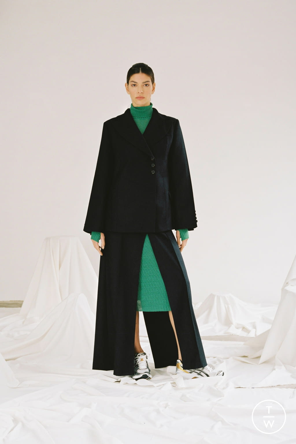Fashion Week London Fall/Winter 2021 look 17 from the SONIA CARRASCO collection 女装