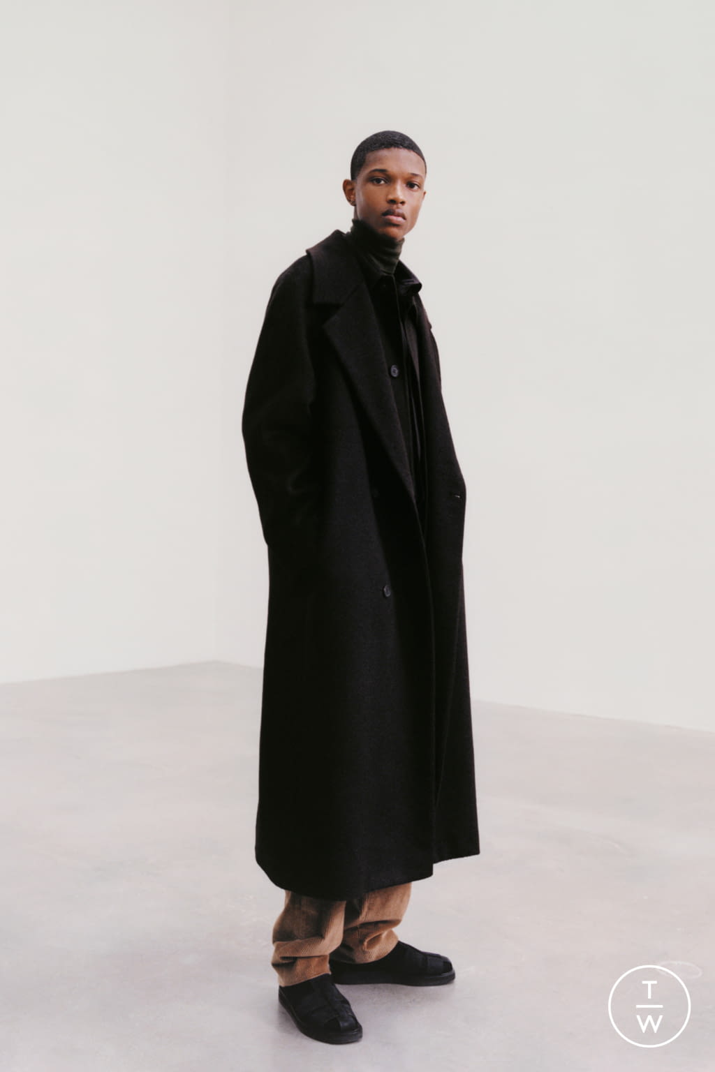 Fashion Week New York Fall/Winter 2021 look 18 from the The Row collection womenswear