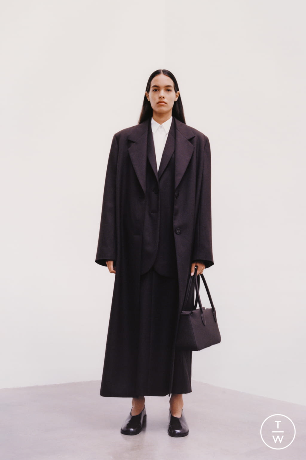 Fashion Week New York Fall/Winter 2021 look 19 from the The Row collection womenswear