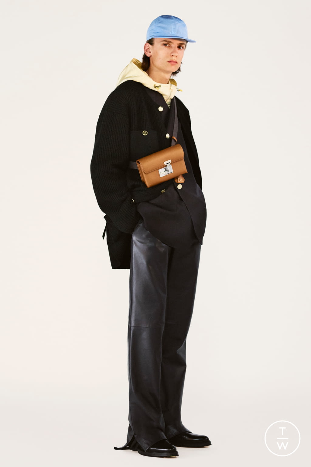 Fashion Week Paris Spring/Summer 2022 look 19 from the Dunhill collection menswear