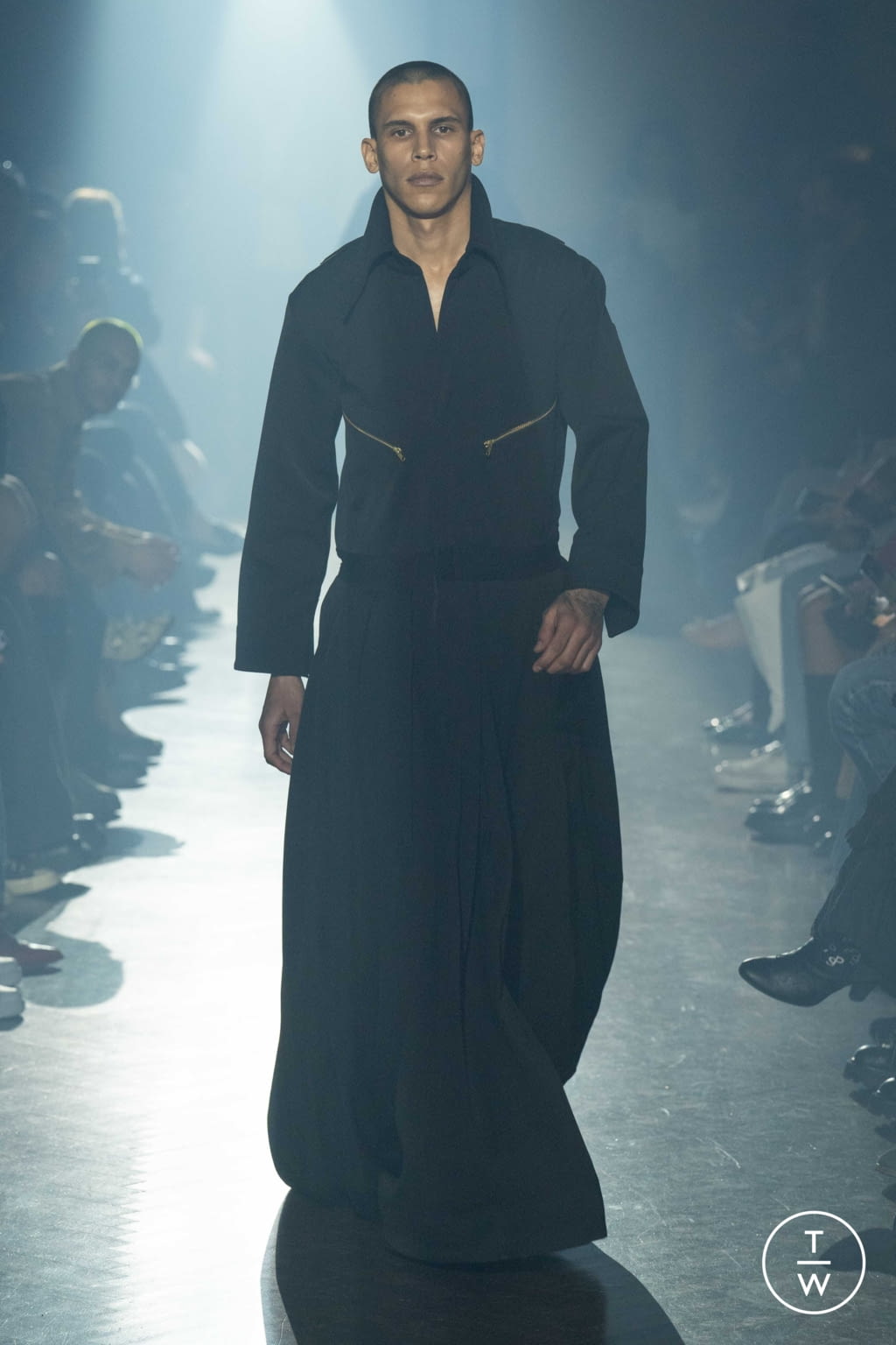 Fashion Week New York Fall/Winter 2022 look 19 from the Willy Chavarria collection menswear
