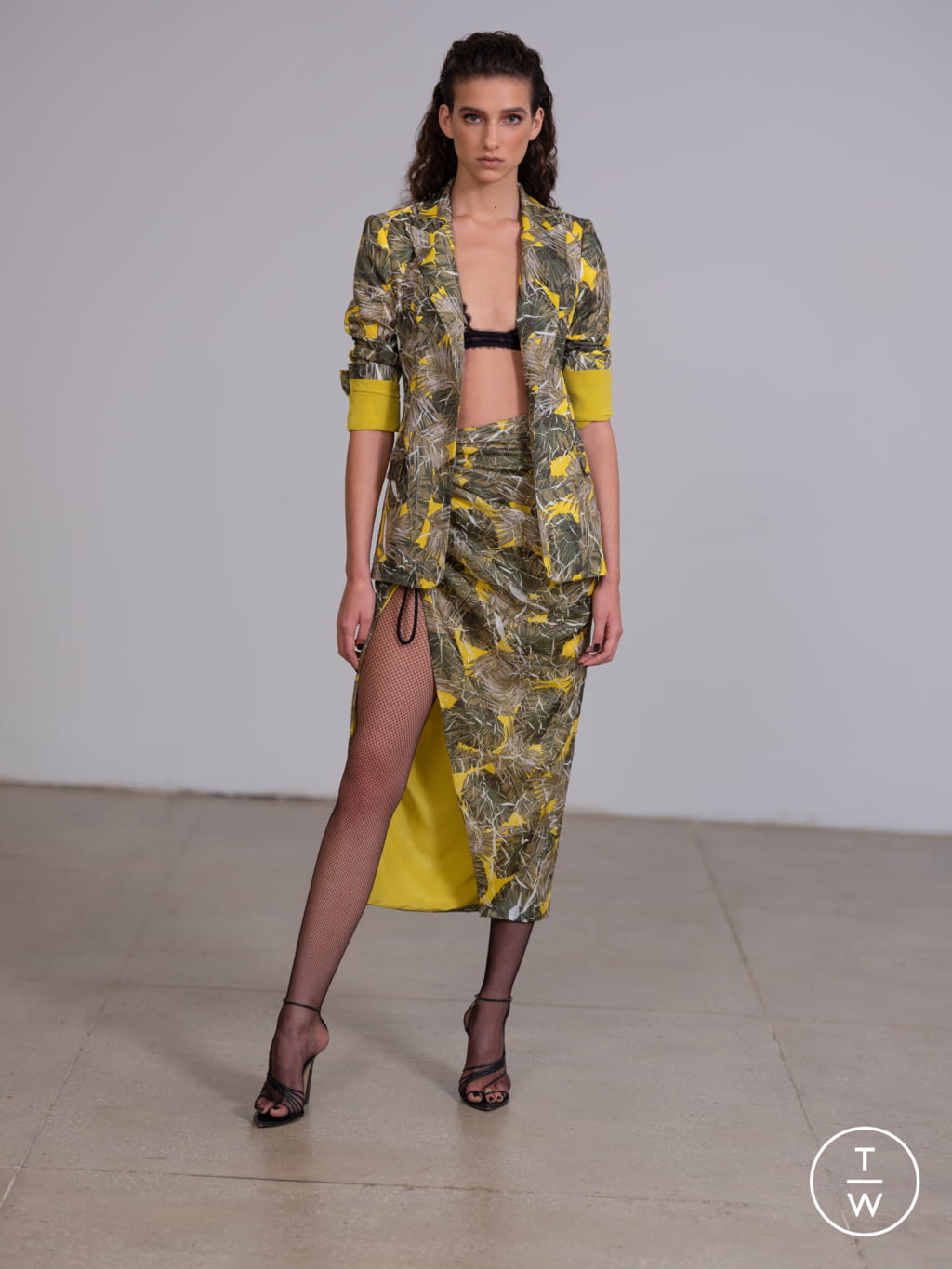 Fashion Week New York Pre-Fall 2020 look 3 from the Prabal Gurung collection womenswear