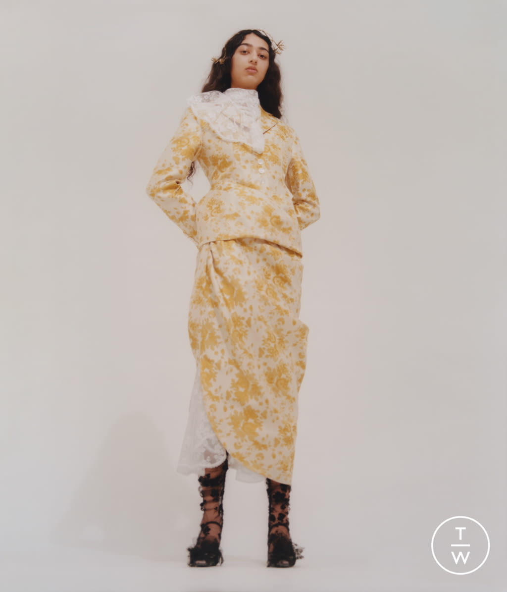 Fashion Week London Fall/Winter 2021 look 2 from the Yuhan Wang collection 女装