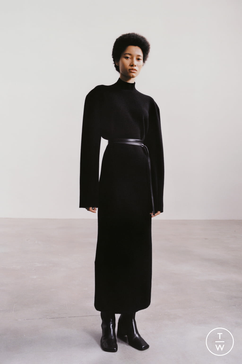 Fashion Week New York Fall/Winter 2021 look 2 from the The Row collection 女装