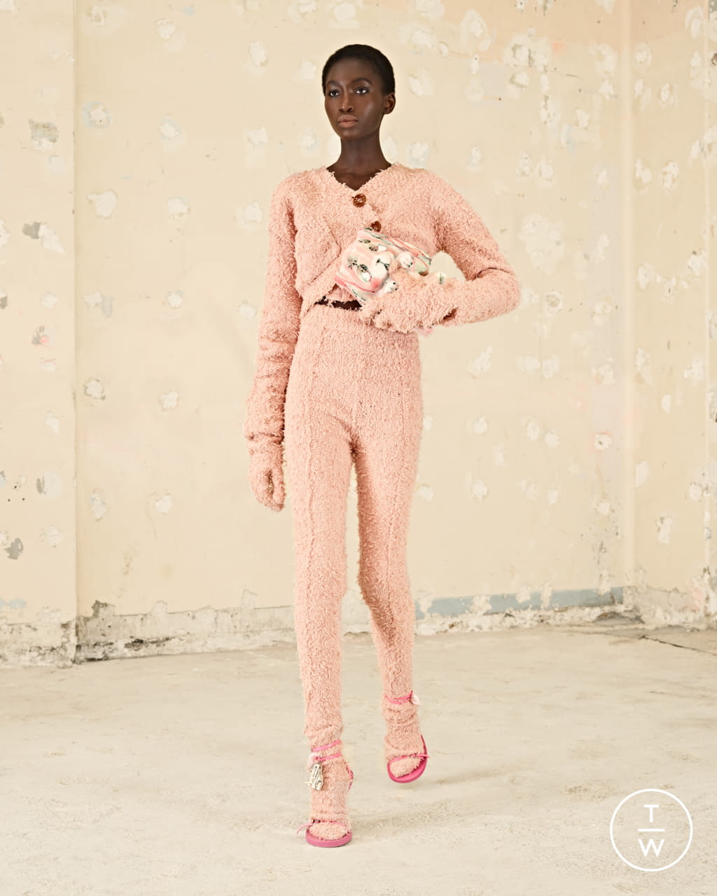 Fashion Week Paris Fall/Winter 2021 look 2 from the Acne Studios collection womenswear