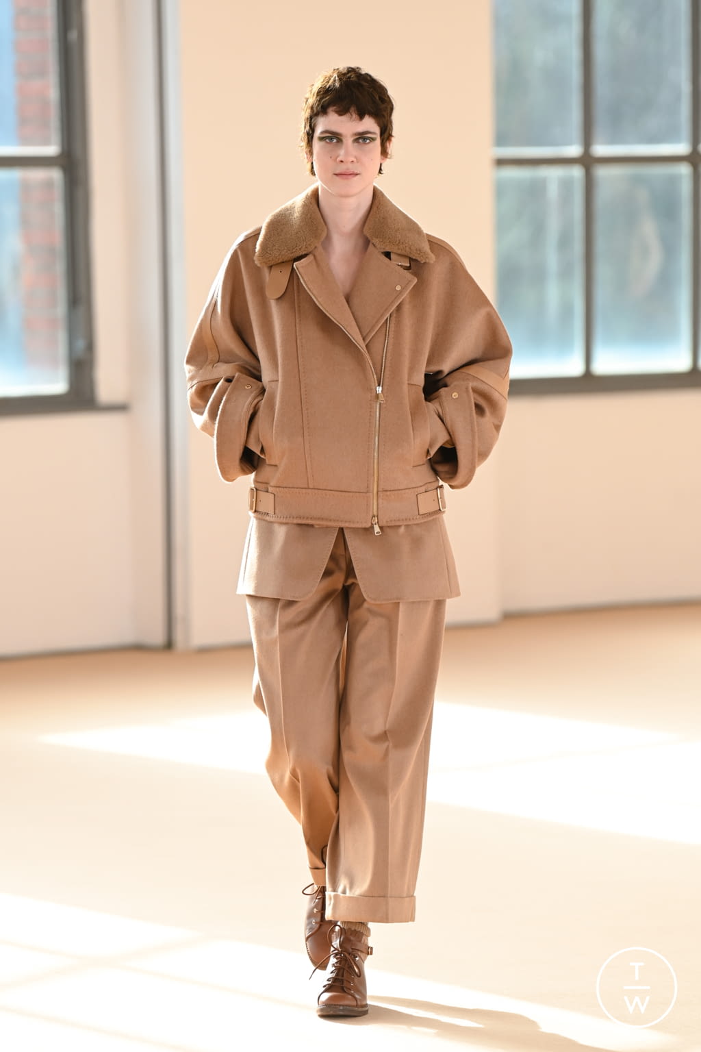 Fashion Week Milan Fall/Winter 2021 look 2 from the Max Mara collection 女装