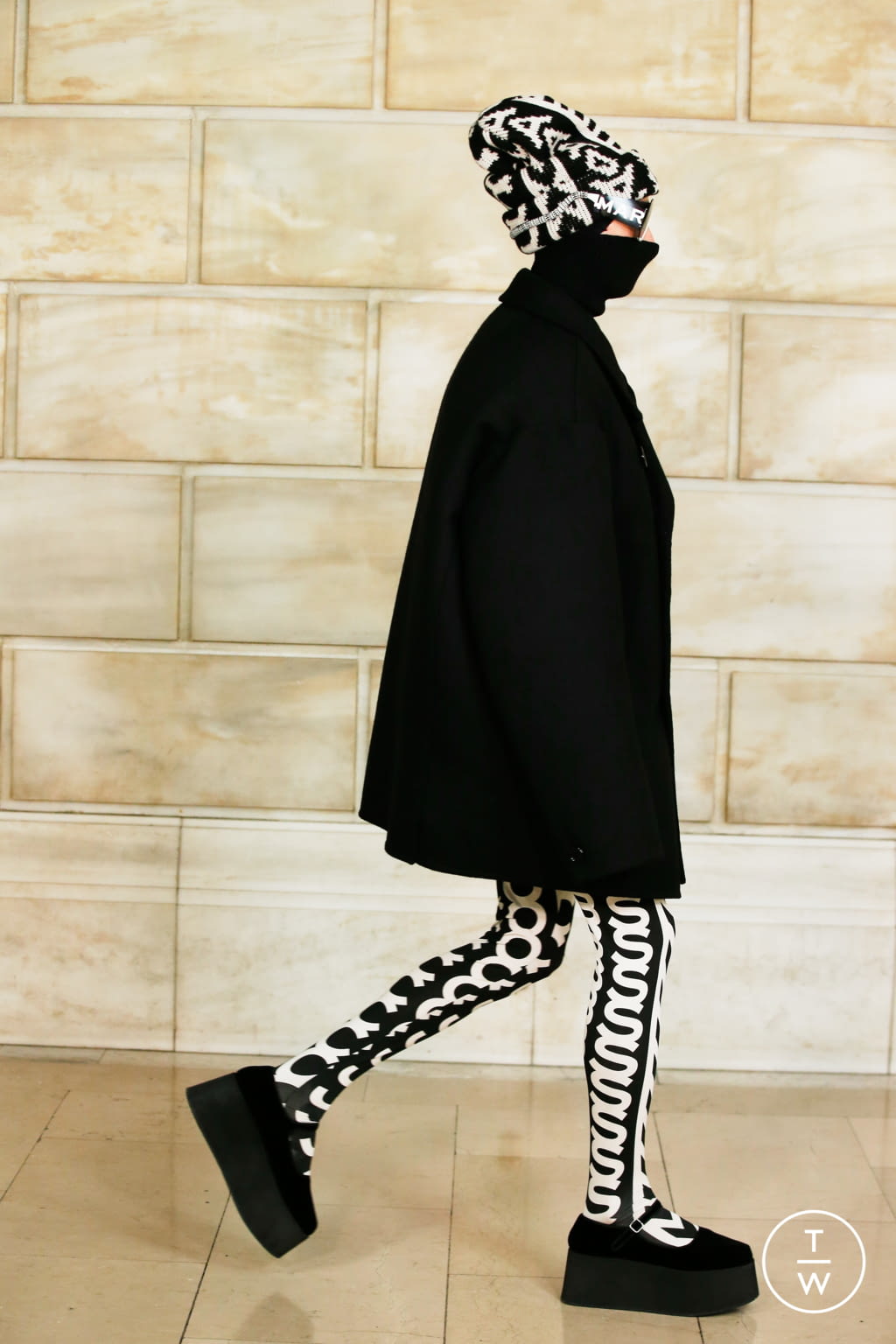 Fashion Week New York Fall/Winter 2021 look 2 from the Marc Jacobs collection womenswear