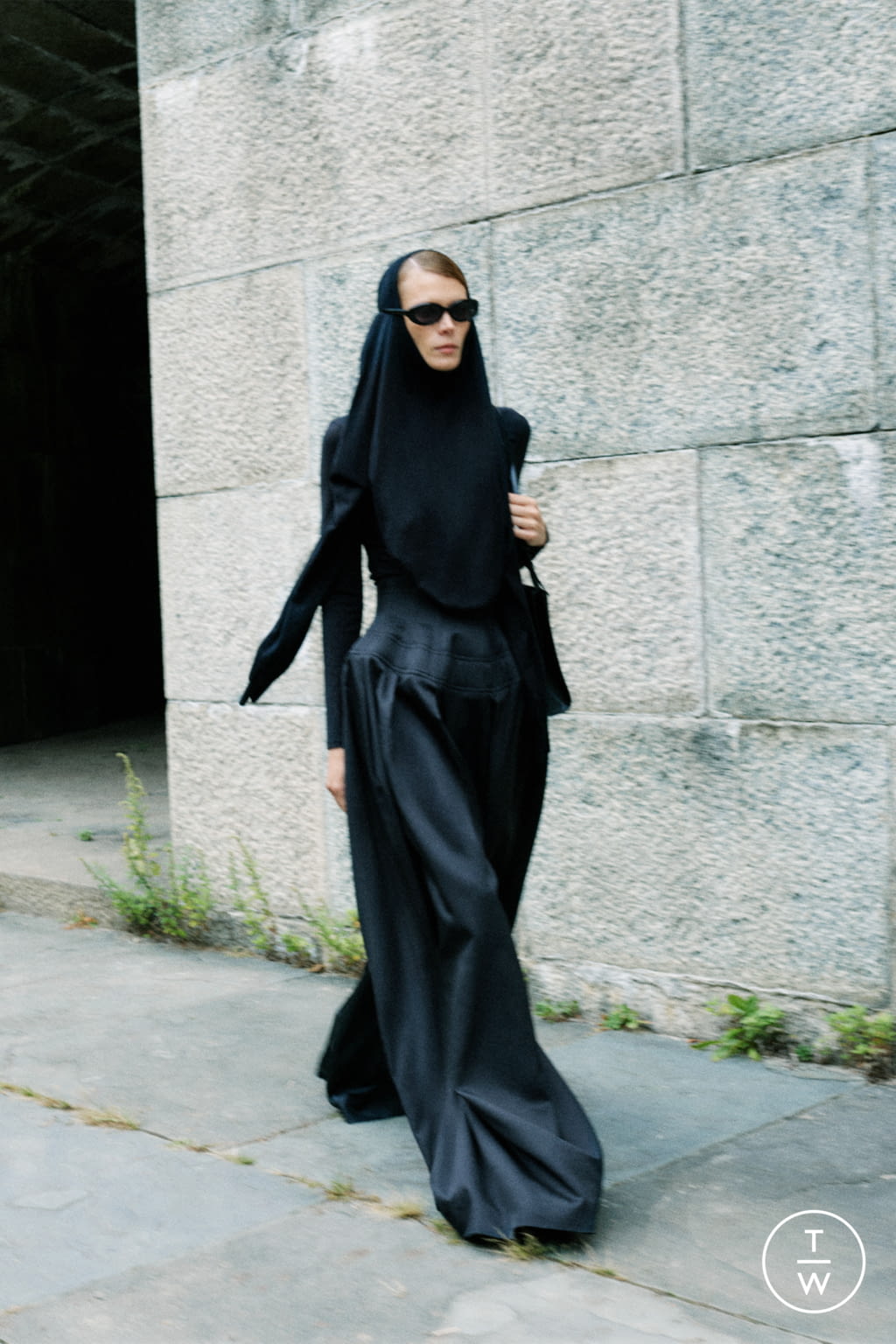 Fashion Week New York Pre-Fall 2022 look 20 from the The Row collection womenswear