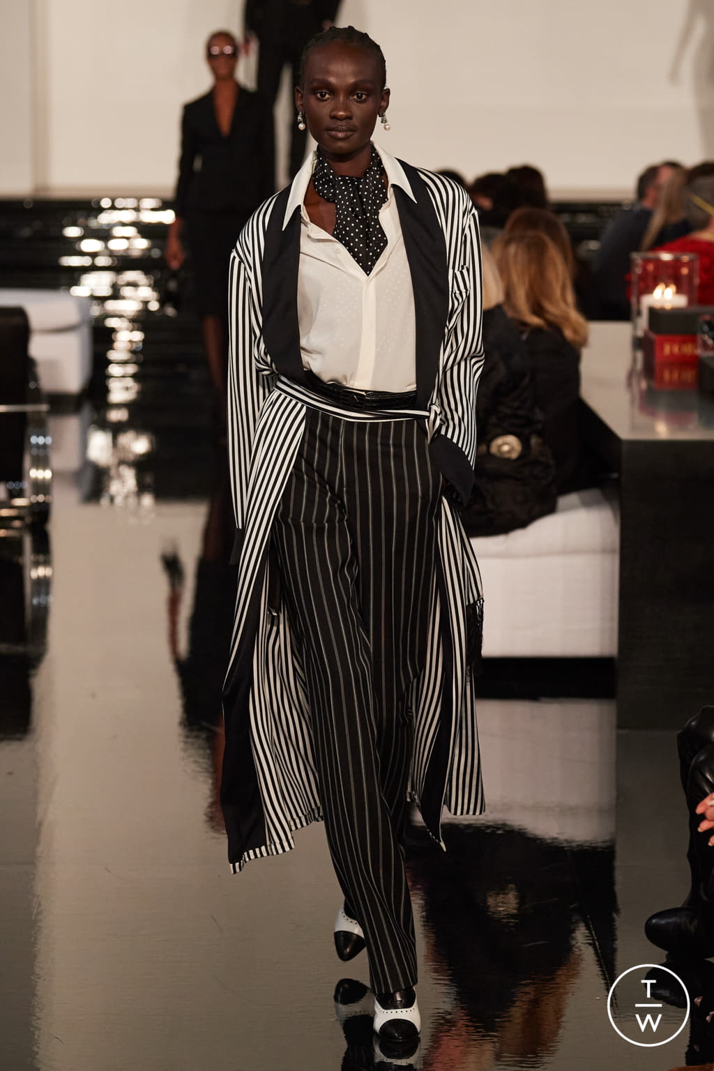 Fashion Week New York Fall/Winter 2022 look 20 from the Ralph Lauren collection womenswear
