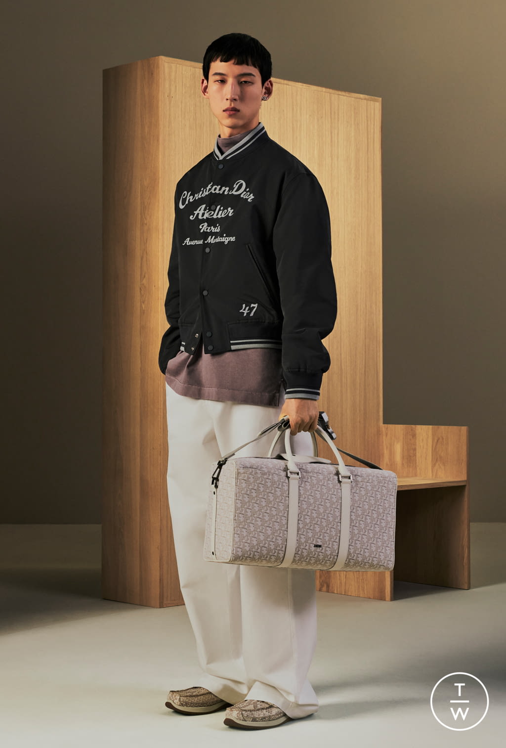 Fashion Week Paris Resort 2022 look 21 from the Dior Men collection 男装